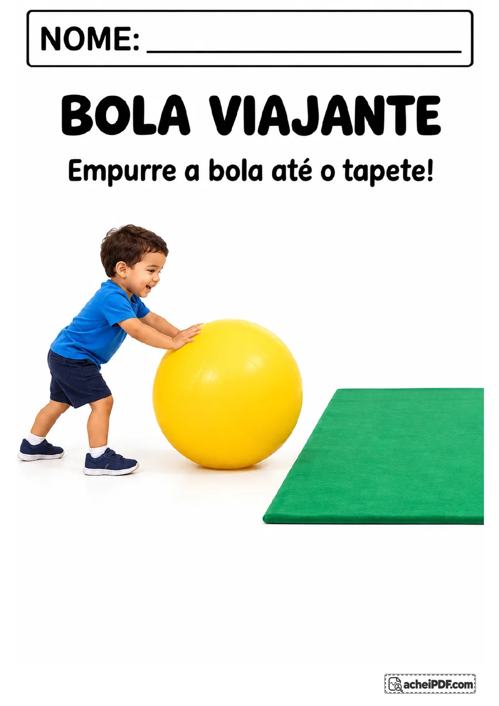 Menino empurra uma bola amarela em direção a um tapete verde.