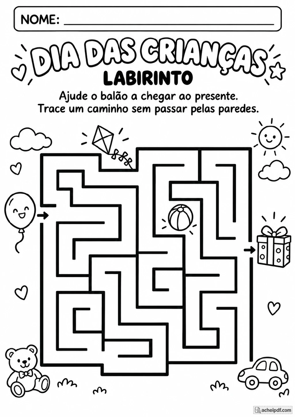 Labirinto em preto e branco com balão na entrada à esquerda e presente na saída à direita, decorado com pipa, bola.