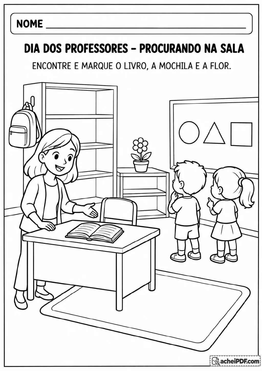Cena de sala de aula com professora e duas crianças, livro aberto sobre a mesa, mochila ao lado da estante.
